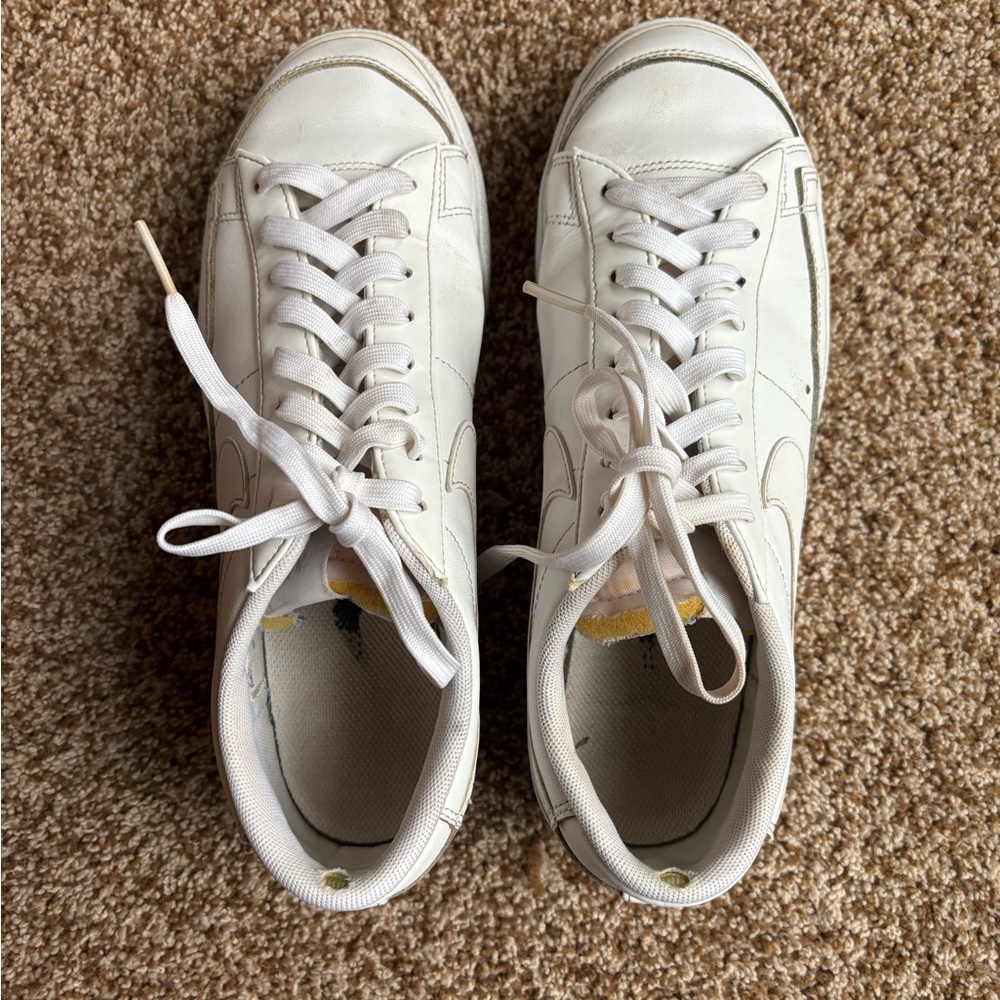 Nike White Low-Top Sneakers - Picture 3 of 8
